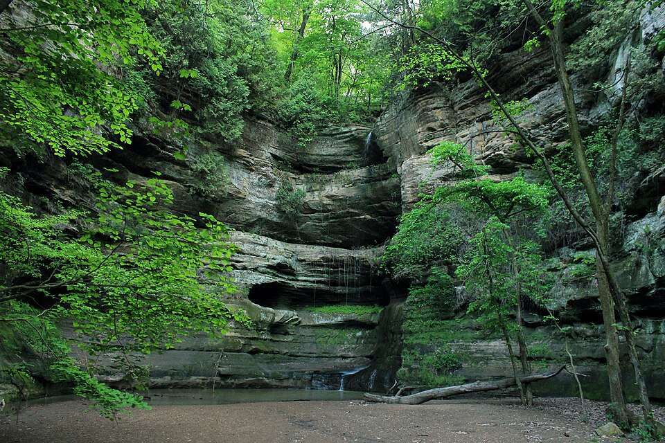 A sandstone canyon and waterfall at Starved Rock
